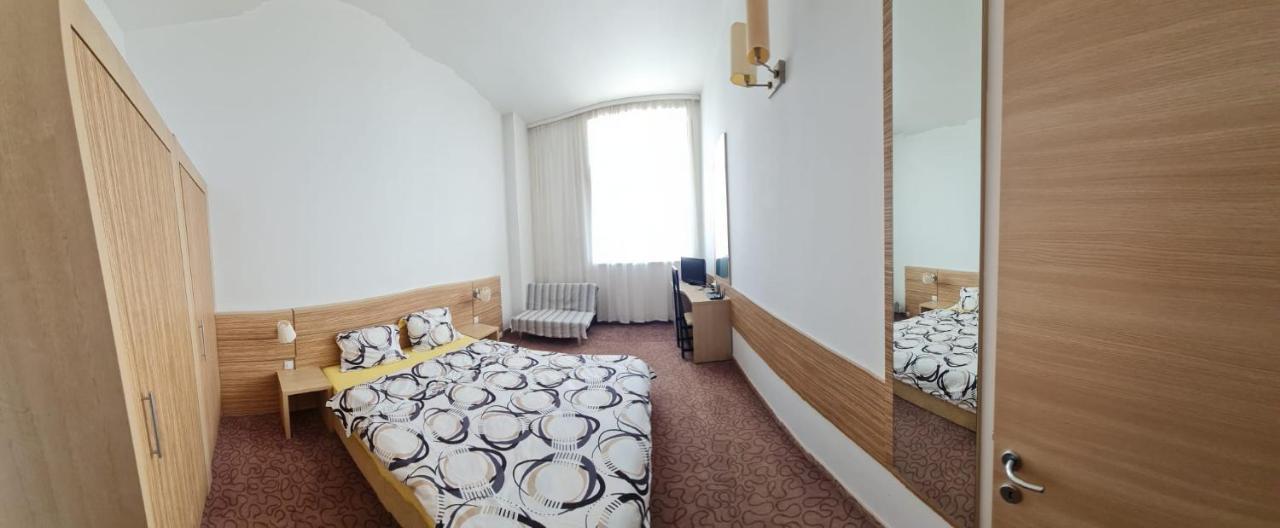 Rin Grand Regim Hotelier Bukarest Exteriör bild